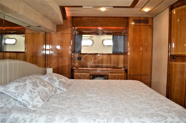2001 FERRETTI YACHTS 80