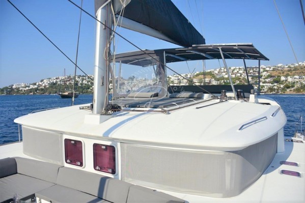 2011 LAGOON 450 F