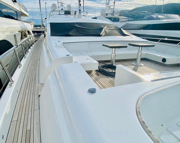 2015 MANGUSTA 132