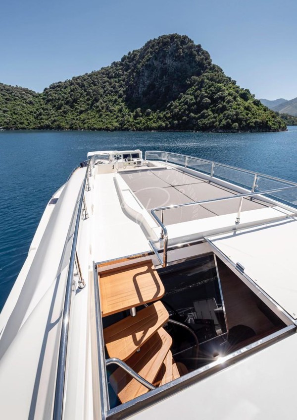 2013 FERRETTI CUSTOMLINE 124