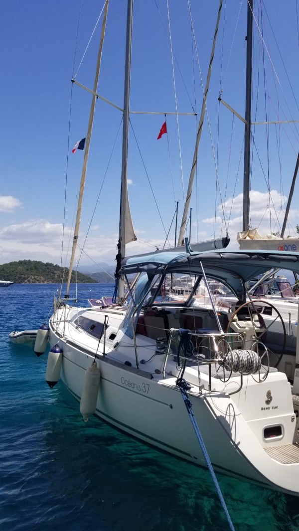 2008 BENETEAU OCENAIS 37