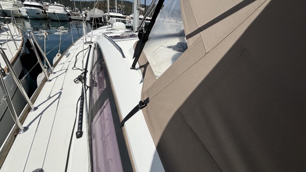 2011 JEANNEAU 53