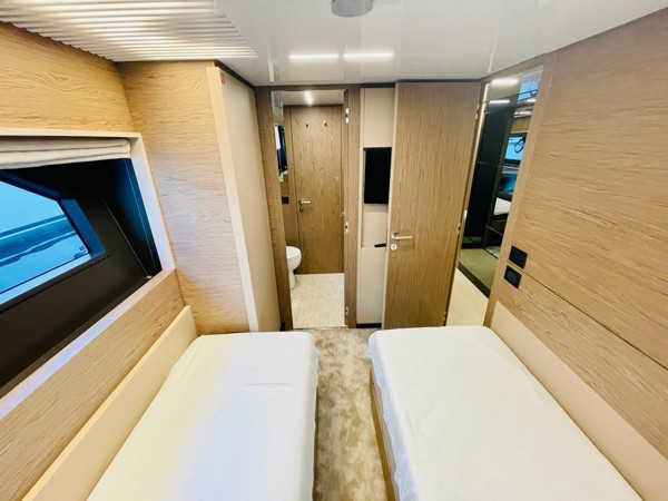 2021 FERRETTI YACHTS 920