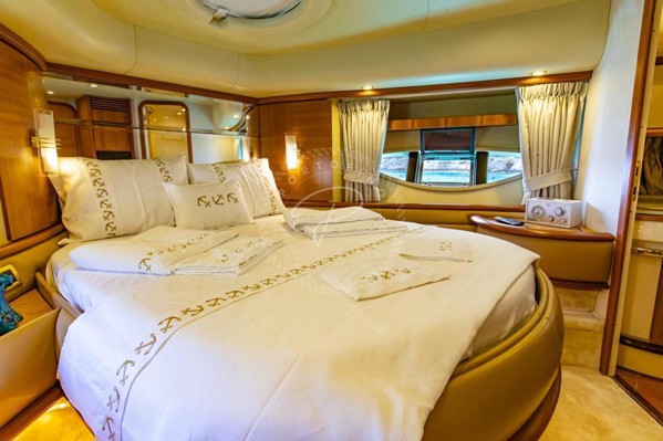 2011 AZIMUT 62 FLY