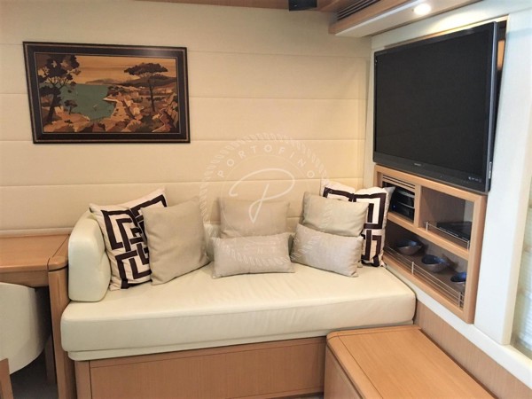 2009 FERRETTI YACHTS 830