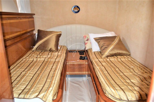 2001 FERRETTI YACHTS 80