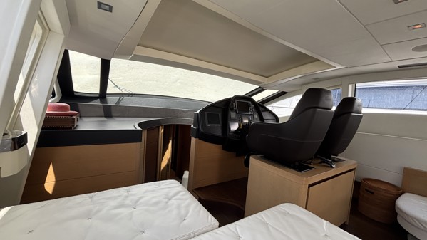 2012 PERSHING 72