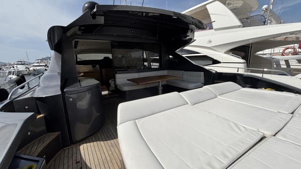 2012 PERSHING 72