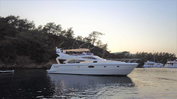 2003 FERRETTI YACHTS 590