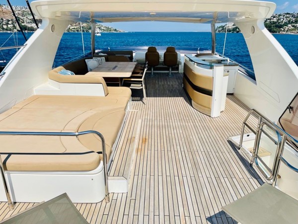 2010 PRINCESS 85