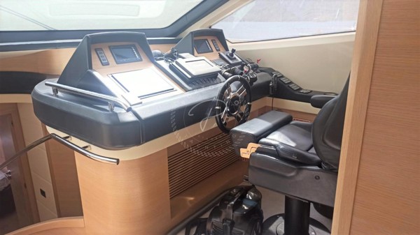 2012 AZIMUT 78 FLY