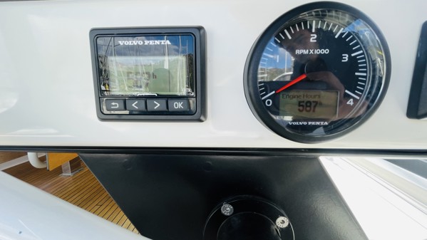 2021 DUFOUR 530