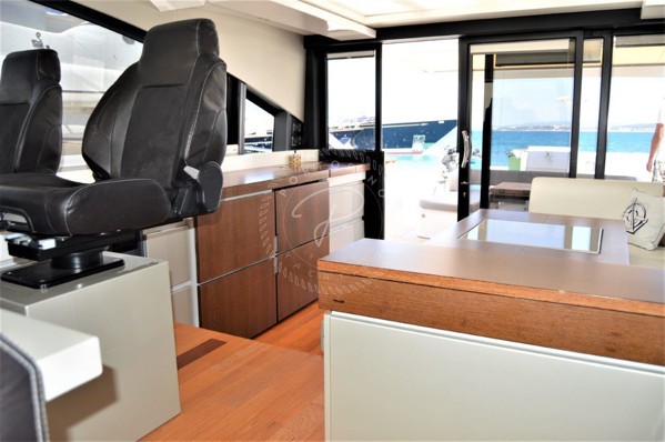2012 FAIRLINE TARGA 58
