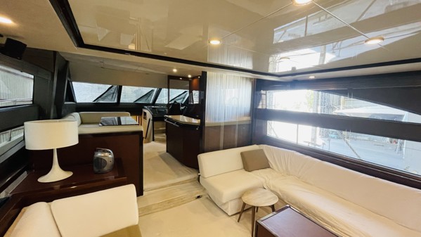 2012 PRINCESS 64