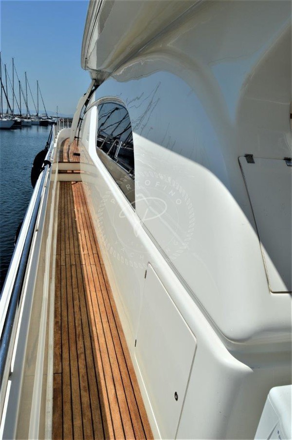 2001 FERRETTI YACHTS 80
