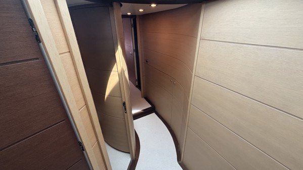 2012 PERSHING 72