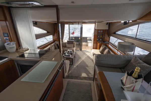 2012 PRINCESS 64