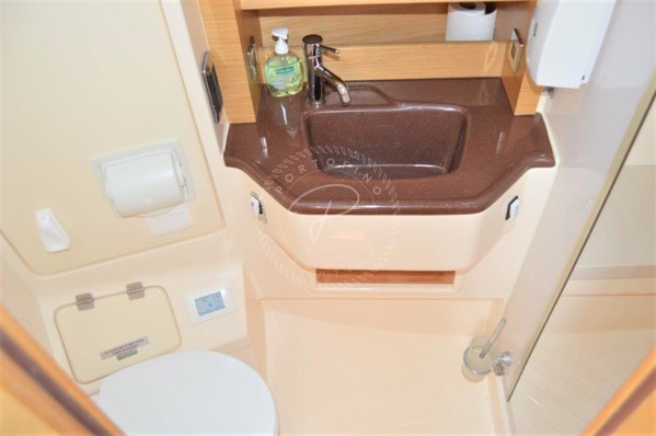 2011 AZUREE 40