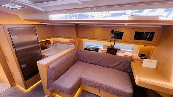 2021 DUFOUR 530