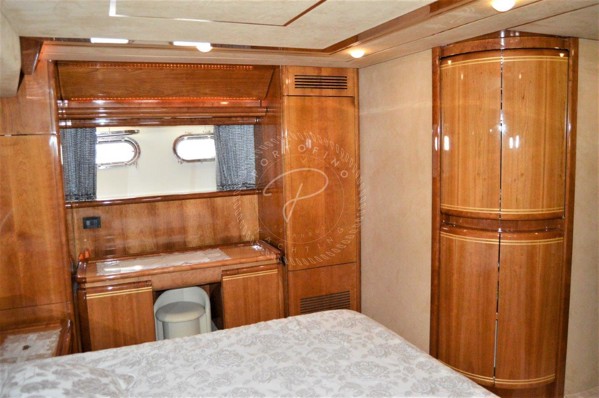 2001 FERRETTI YACHTS 80