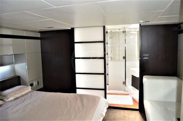 2012 FAIRLINE TARGA 58