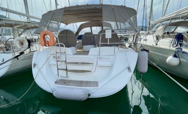 2011 JEANNEAU 53