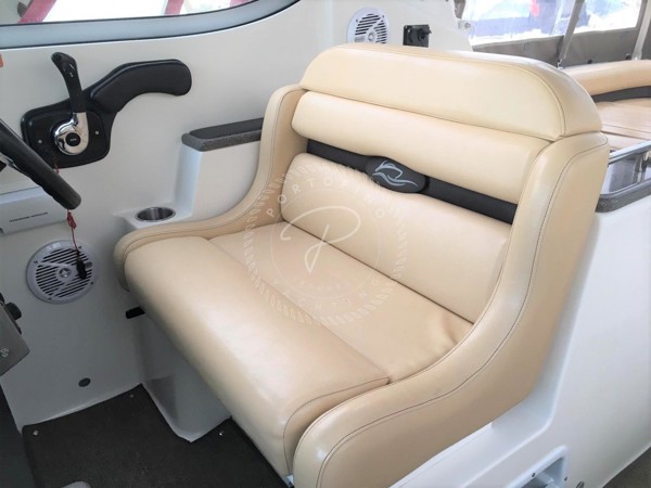 2011 RINKER 280 EC