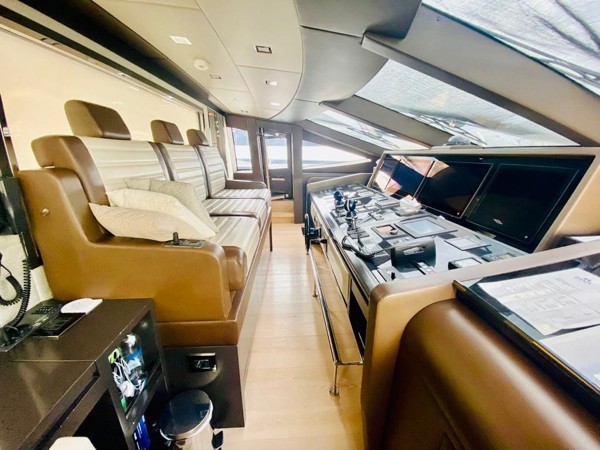 2015 MANGUSTA 132
