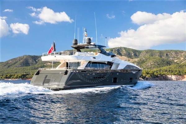 2012 | 2016 FERRETTI CUSTOMLINE 100
