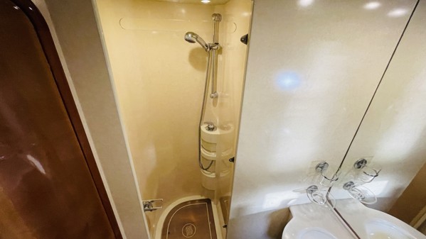 2004 FERRETTI YACHTS 590