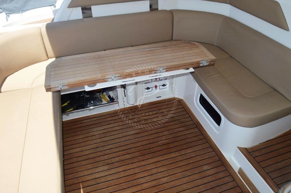 2012 FAIRLINE TARGA 38
