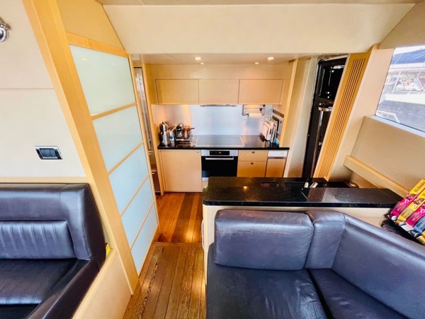 2010 PRINCESS 85