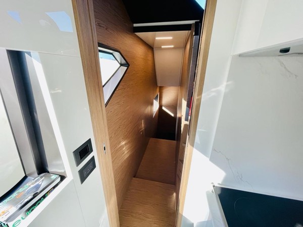 2021 FERRETTI YACHTS 920