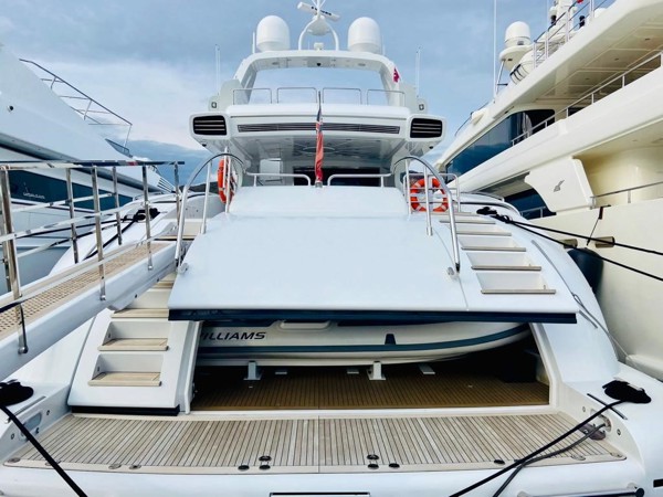 2015 MANGUSTA 132
