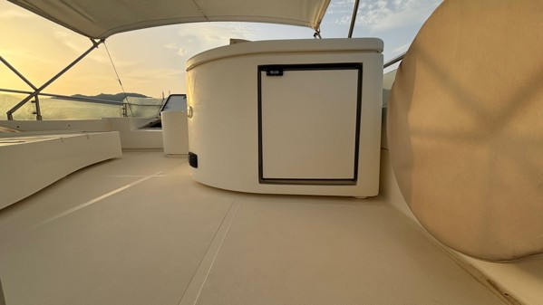 2004 FERRETTI YACHTS 590