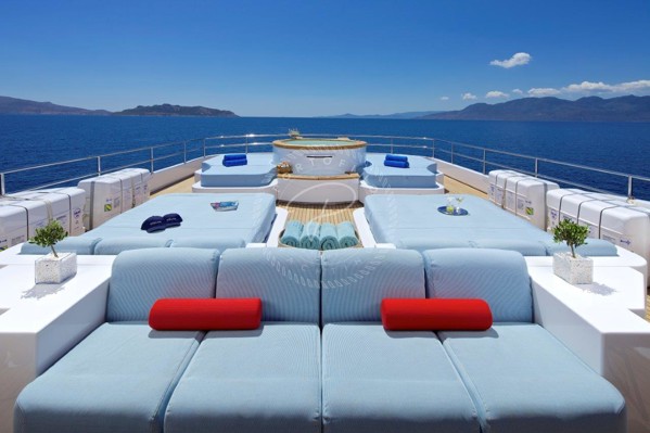 2006/2013 MONDOMARINE CUSTOM 49M