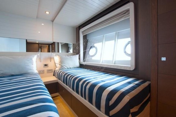 2014 FERRETTI 870 FLY