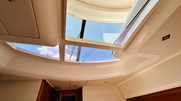 2011 PRESTIGE 440 S 