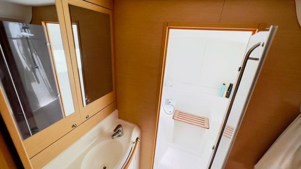 2016 LAGOON 380 OWNER'S CABIN