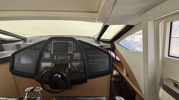 2012 PERSHING 72
