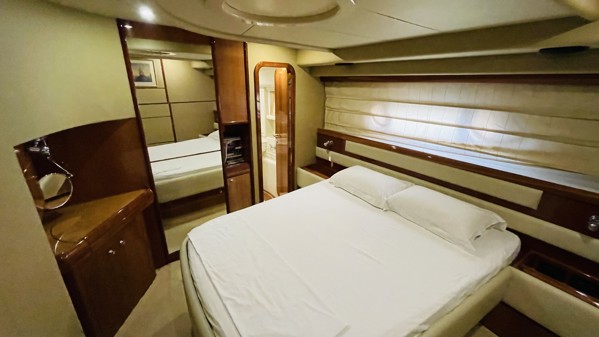 2004 FERRETTI YACHTS 590