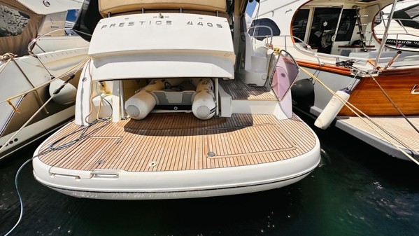 2011 PRESTIGE 440 S 