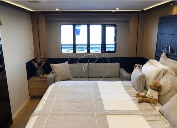 2013 PRINCESS V72