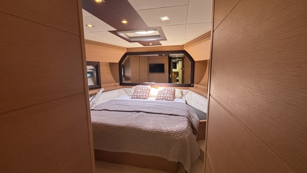 2012 PERSHING 72