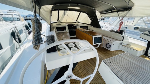2021 DUFOUR 530