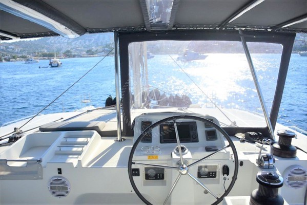2011 LAGOON 450 F