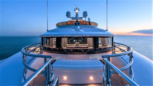2007 | 2017 BENETTI VISION 145