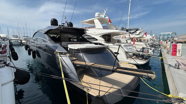 2012 PERSHING 72