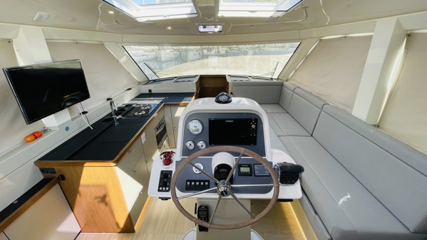 2018 BAVARIA E40 SEDAN 