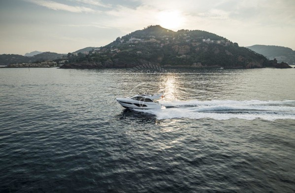 2018 SUNSEEKER MANHATTAN 52